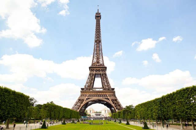 Tour Eiffel depuis le Champ de Mars