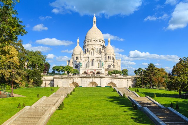 Extérieur de la Basilique du Sacré-Coeur par beau temps